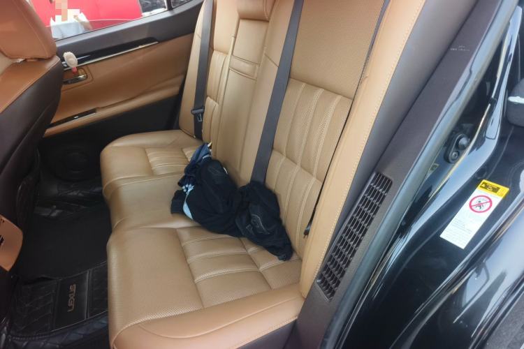 Used Lexus ES 2015 300h Comfort Edition Left Rear Seat