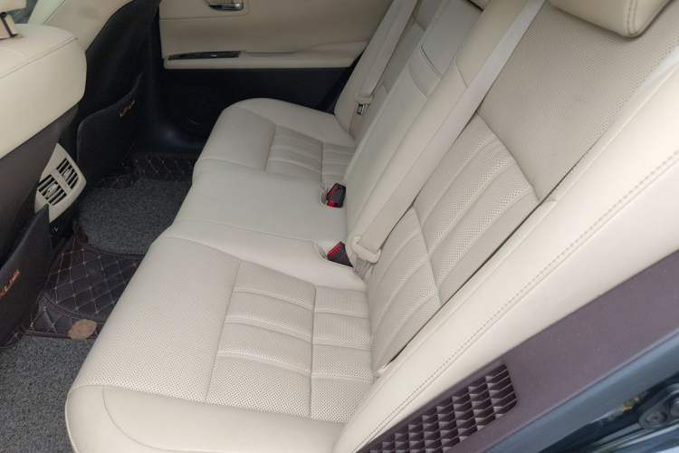 Used Lexus ES 2015 300h Comfort Edition Left Rear Seat