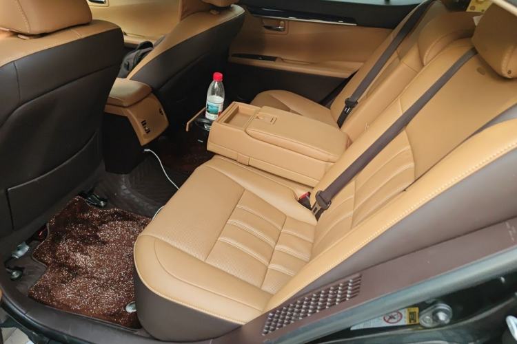 Used Lexus ES 2015 300h Comfort Edition Left Rear Seat