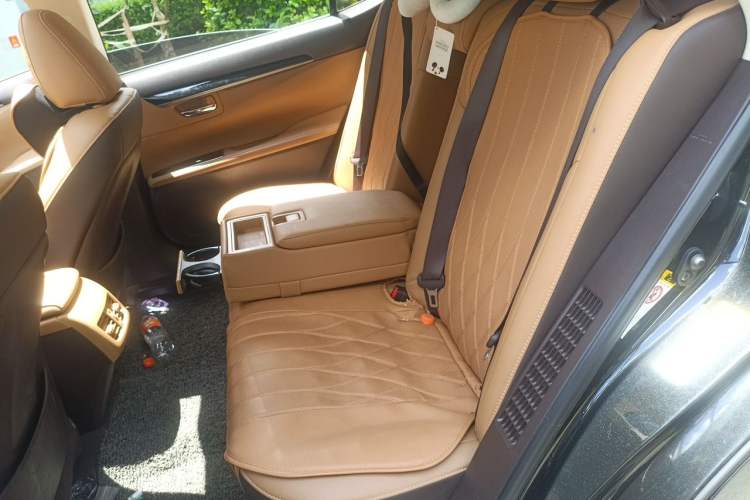 Used Lexus ES 2015 300h Comfort Edition Left Rear Seat