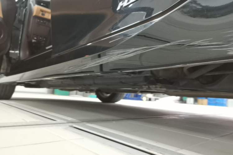 Used Lexus ES 2015 300h Comfort Edition Left Side Sill