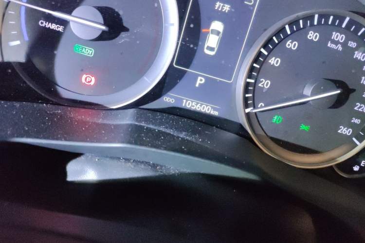 Used Lexus ES 2015 300h Comfort Edition Odometer Close Up
