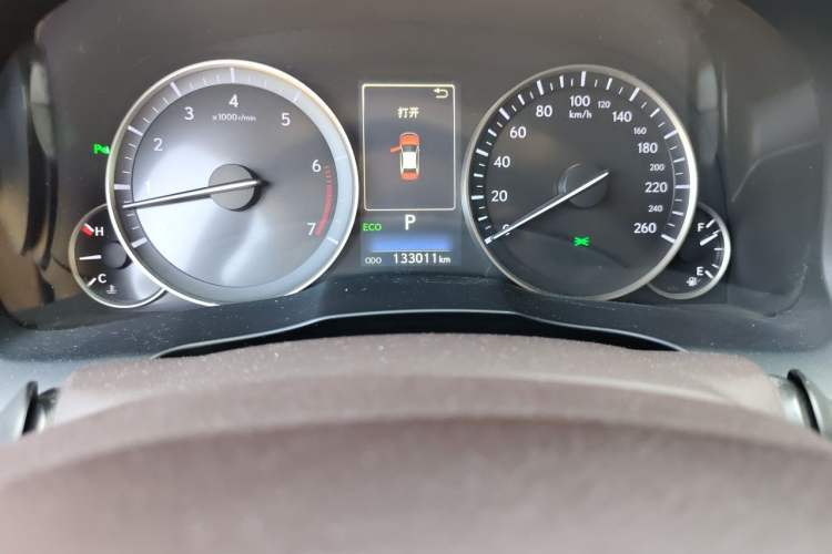 Used Lexus ES 2015 250 Elegant Edition Odometer Close Up