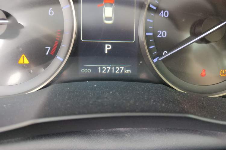 Used Lexus ES 2015 200 Elite Edition Odometer Close Up