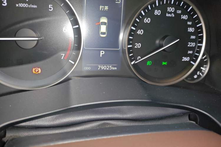 Used Lexus ES 2015 250 Elegant Edition Odometer Close Up