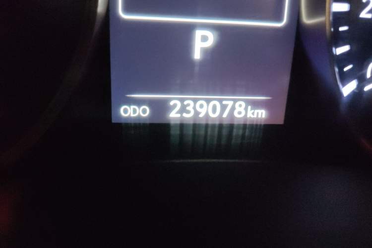 Used Lexus ES 2015 300h Comfort Edition Odometer Close Up