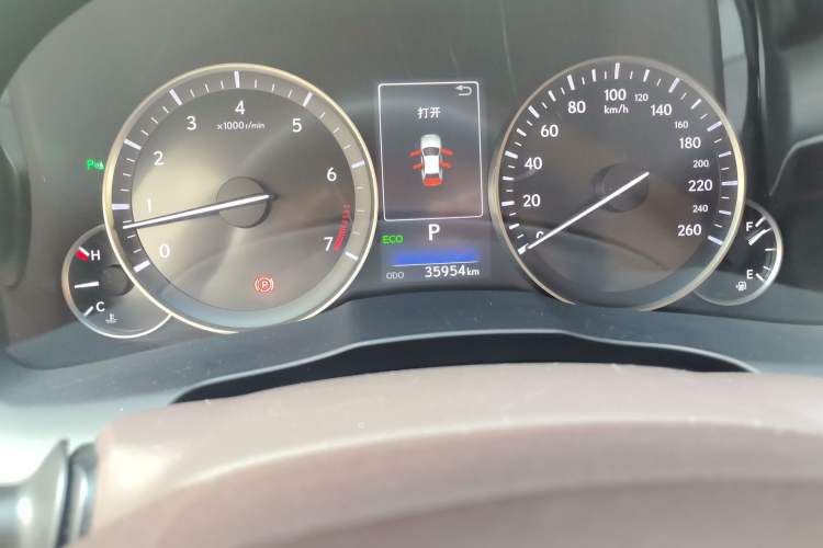Used Lexus ES 2015 200 Comfort Edition Odometer Close Up