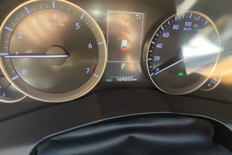 Used Lexus ES 2015 200 Elite Edition Odometer Close Up