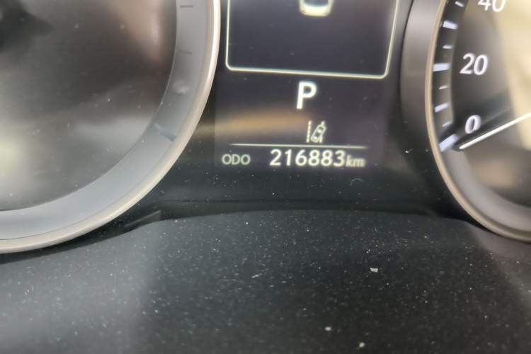 Used Lexus ES 2015 300h Comfort Edition Odometer Close Up