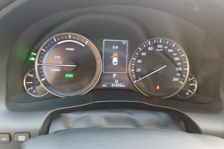 Used Lexus ES 2015 300h Comfort Edition Odometer Close Up