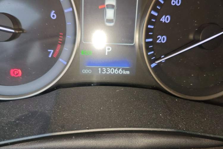 Used Lexus ES 2015 200 Elite Edition Odometer Close Up