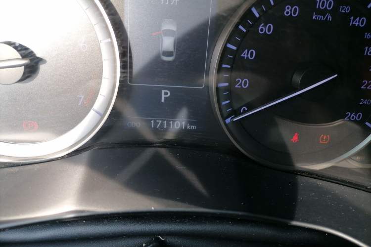 Used Lexus ES 2015 200 Elite Edition Odometer Close Up