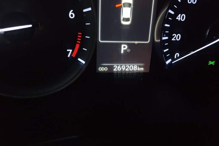 Used Lexus ES 2015 200 Elite Edition Odometer Close Up
