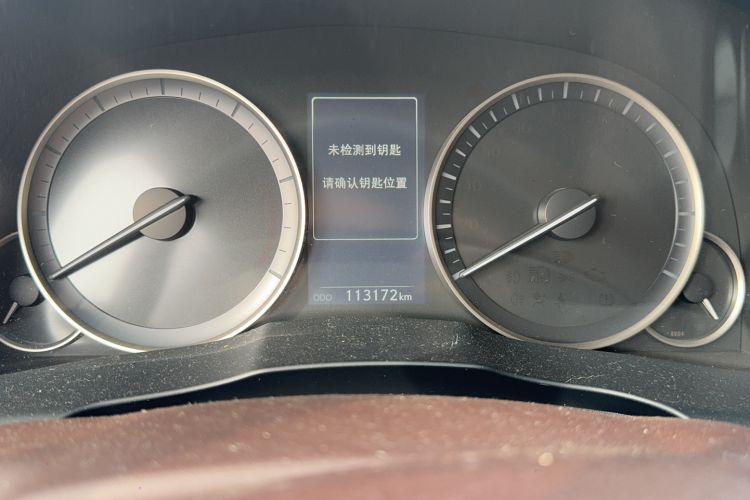 Used Lexus ES 2015 250 Elegant Edition Odometer Close Up
