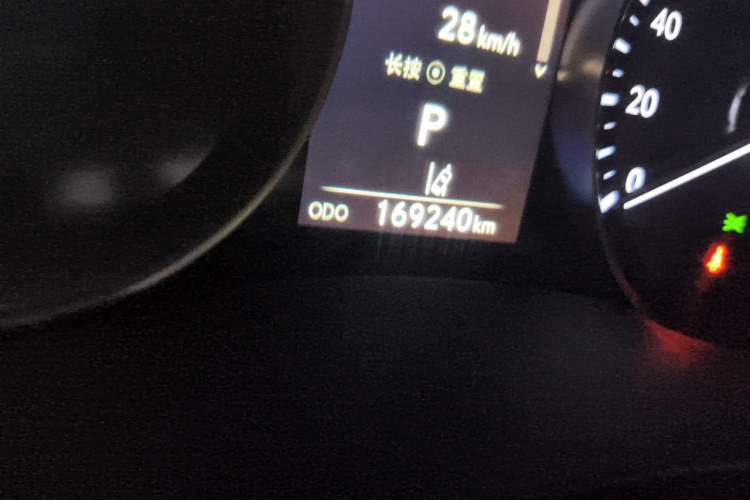 Used Lexus ES 2015 300h Luxury Edition Odometer Close Up