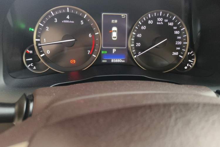 Used Lexus ES 2015 250 Elegant Edition Odometer Close Up