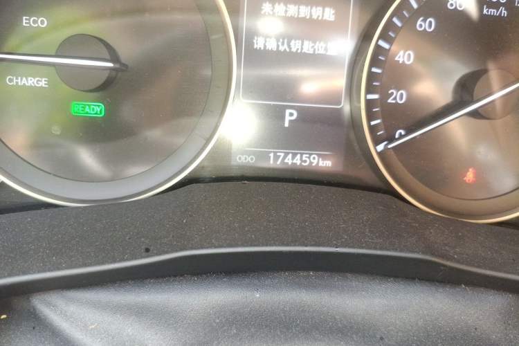 Used Lexus ES 2015 300h Comfort Edition Odometer Close Up