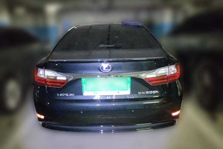 Used Lexus ES 2015 300h Comfort Edition Rear