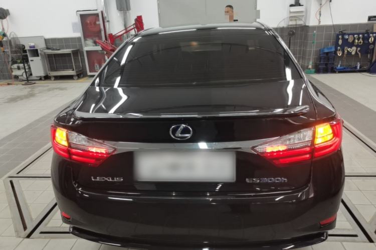 Used Lexus ES 2015 300h Comfort Edition Rear