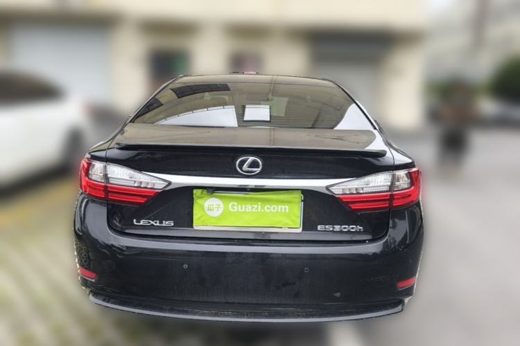 Used Lexus ES 2015 300h Luxury Edition Rear