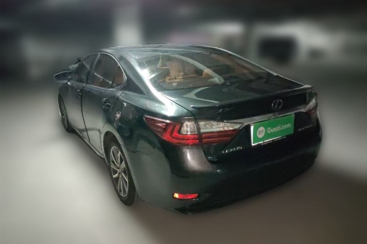 Used Lexus ES 2015 300h Comfort Edition Rear Left 45 Deg