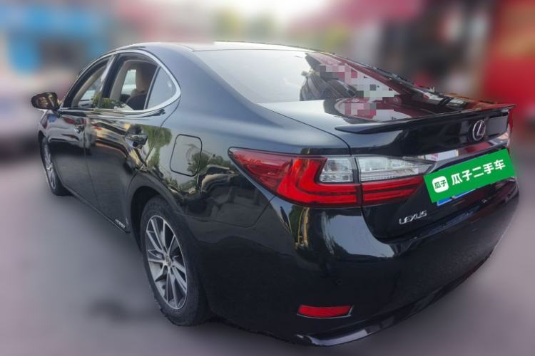 Used Lexus ES 2015 300h Comfort Edition Rear Left 45 Deg