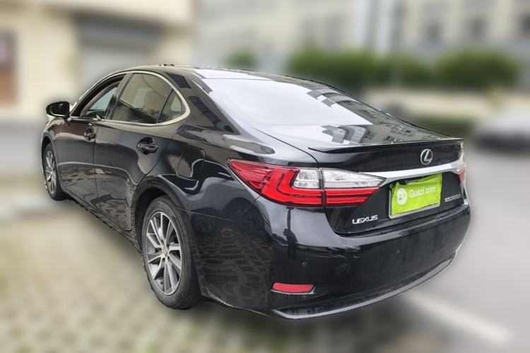 Used Lexus ES 2015 300h Luxury Edition Rear Left 45 Deg