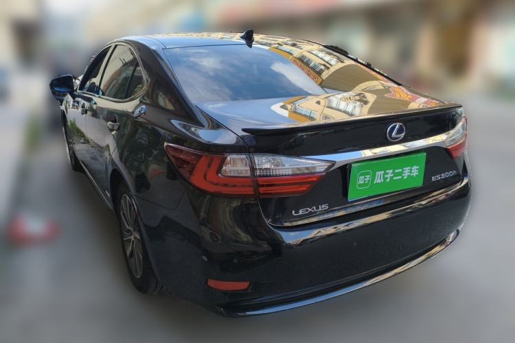 Used Lexus ES 2015 300h Comfort Edition Rear Left 45 Deg