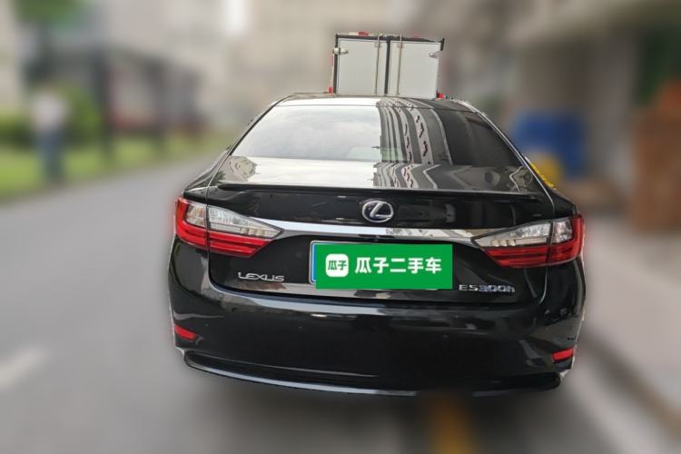 Used Lexus ES 2015 300h Comfort Edition Rear