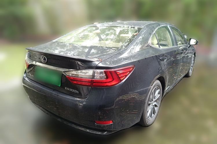 Used Lexus ES 2015 300h Comfort Edition Rear Right 45 Deg