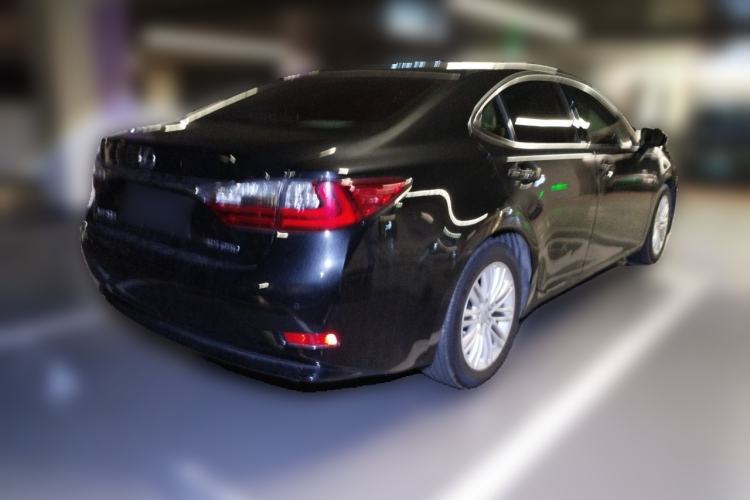 Used Lexus ES 2015 250 Elegant Edition Rear Right 45 Deg