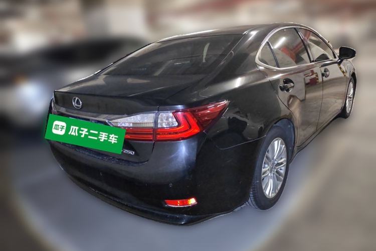 Used Lexus ES 2015 250 Elegant Edition Rear Right 45 Deg