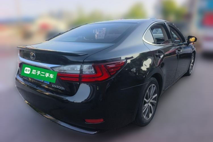 Used Lexus ES 2015 300h Comfort Edition Rear Right 45 Deg