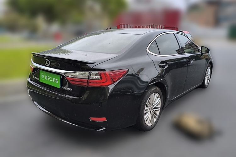 Used Lexus ES 2015 250 Elegant Edition Rear Right 45 Deg