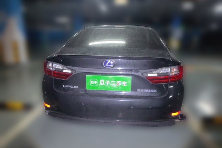 Used Lexus ES 2015 300h Comfort Edition Rear