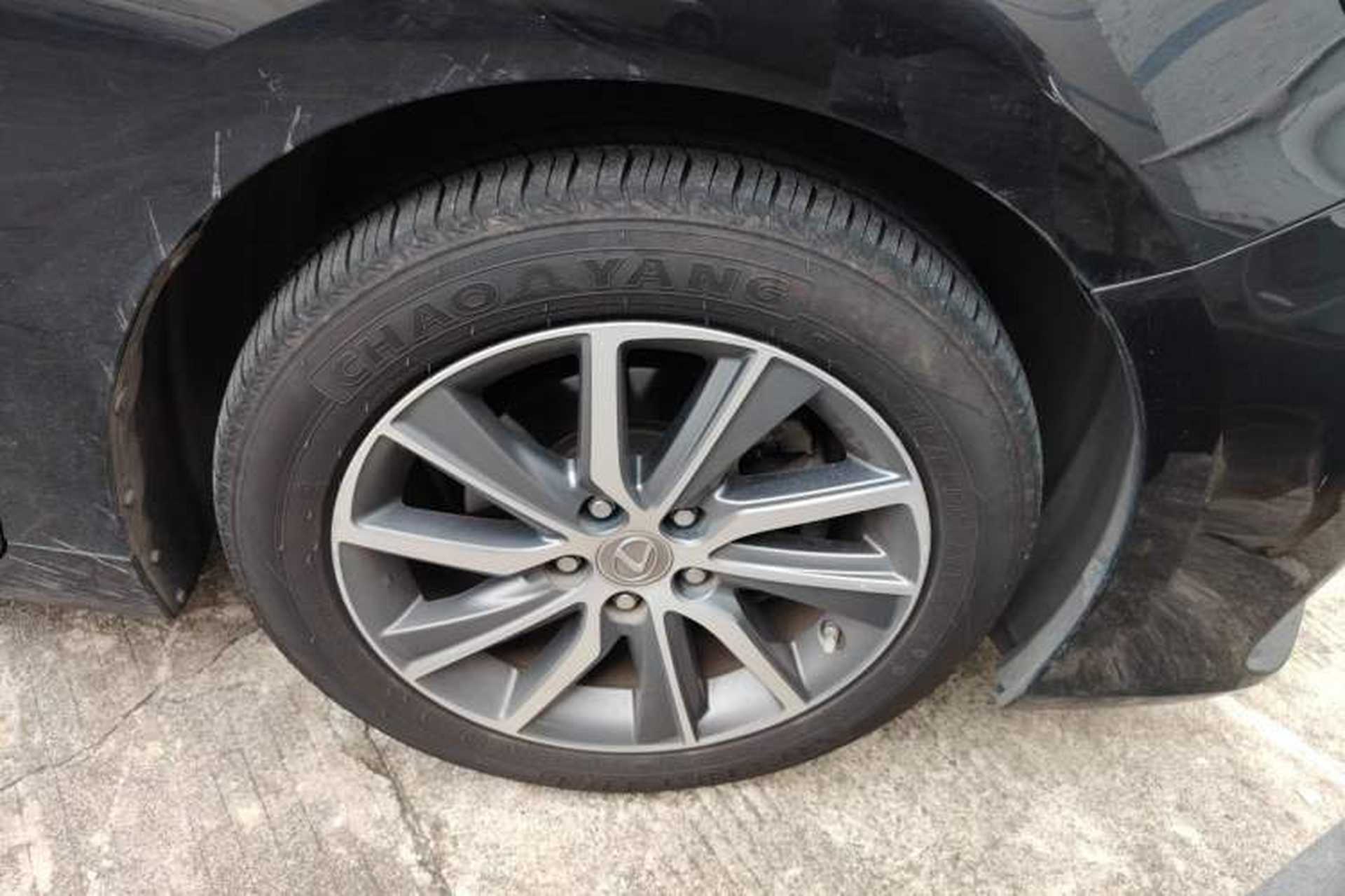Used Lexus ES 2015 300h Comfort Edition Right Front Wheel Hub