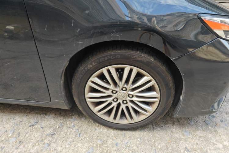 Used Lexus ES 2015 200 Elite Edition Right Front Wheel Hub