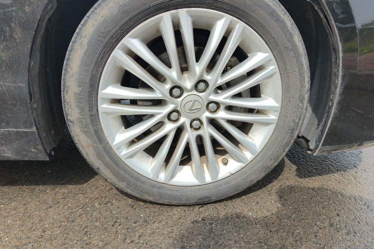 Used Lexus ES 2015 200 Elite Edition Right Front Wheel Hub