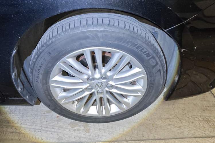 Used Lexus ES 2015 250 Elegant Edition Right Front Wheel Hub