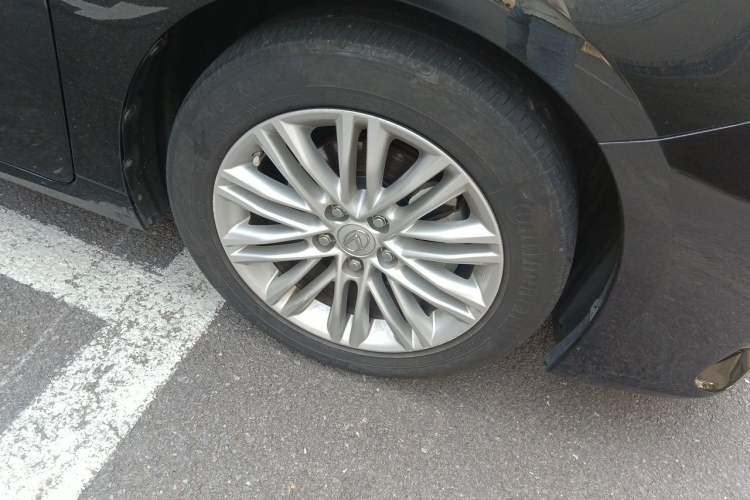 Used Lexus ES 2015 200 Elite Edition Right Front Wheel Hub