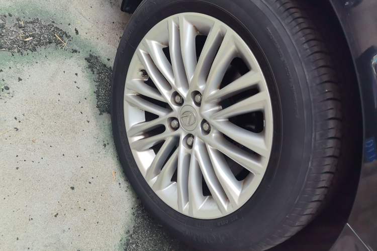 Used Lexus ES 2015 200 Comfort Edition Right Front Wheel Hub