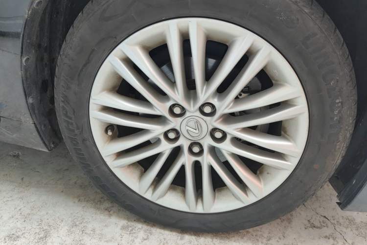 Used Lexus ES 2015 200 Elite Edition Right Front Wheel Hub