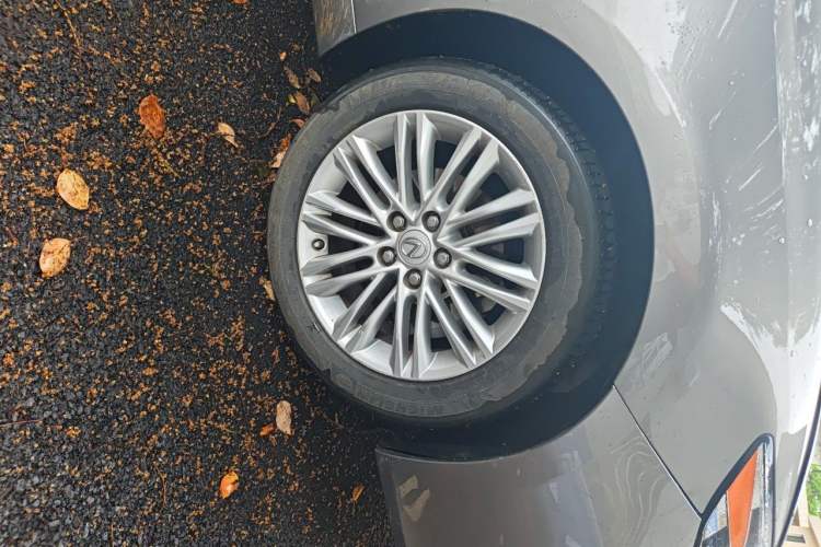 Used Lexus ES 2015 200 Elite Edition Right Front Wheel Hub