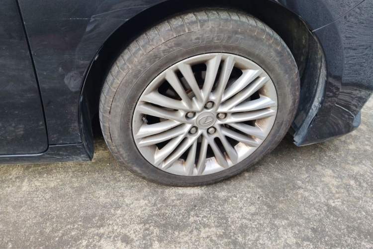 Used Lexus ES 2015 200 Elite Edition Right Front Wheel Hub
