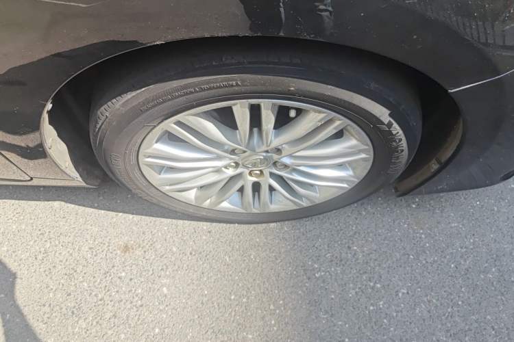 Used Lexus ES 2015 200 Elite Edition Right Front Wheel Hub