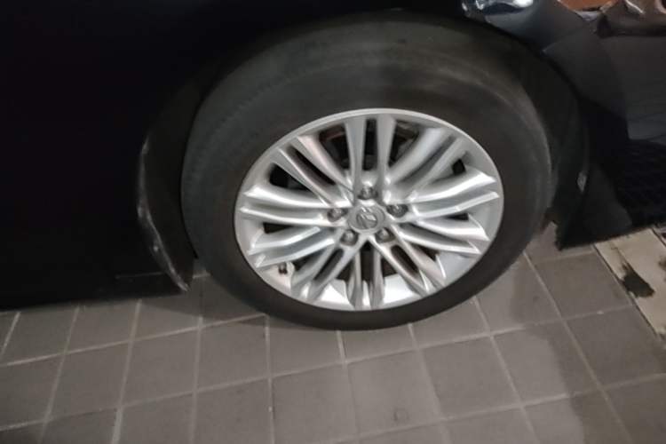 Used Lexus ES 2015 200 Elite Edition Right Front Wheel Hub