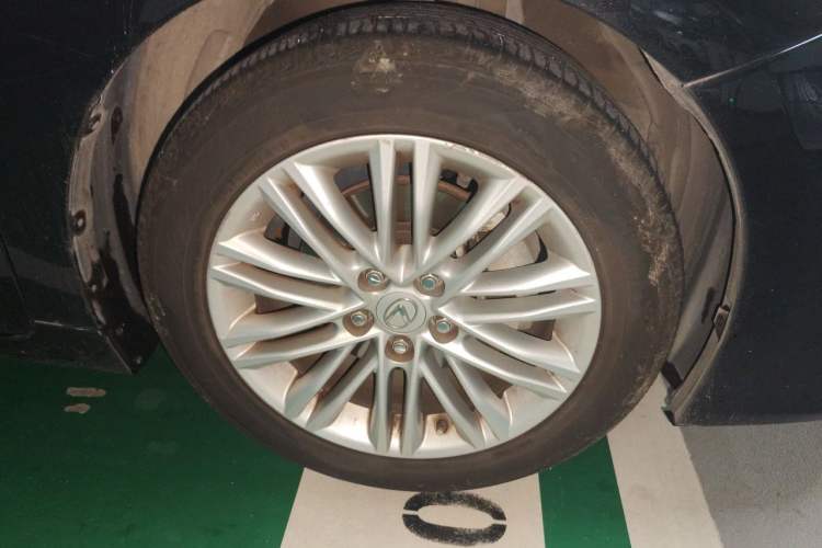 Used Lexus ES 2015 250 Elegant Edition Right Front Wheel Hub