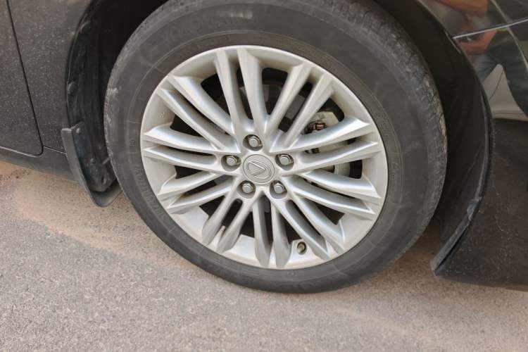 Used Lexus ES 2015 200 Elite Edition Right Front Wheel Hub