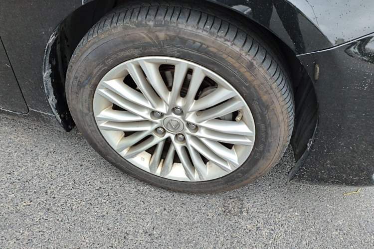 Used Lexus ES 2015 250 Elegant Edition Right Front Wheel Hub