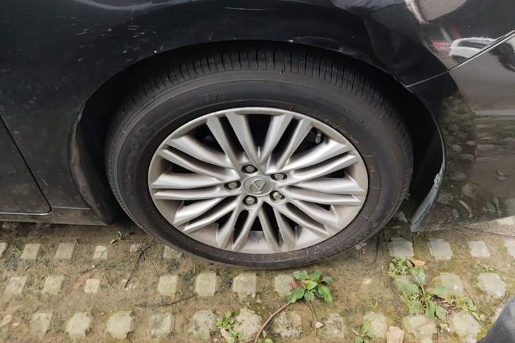 Used Lexus ES 2015 200 Elite Edition Right Front Wheel Hub